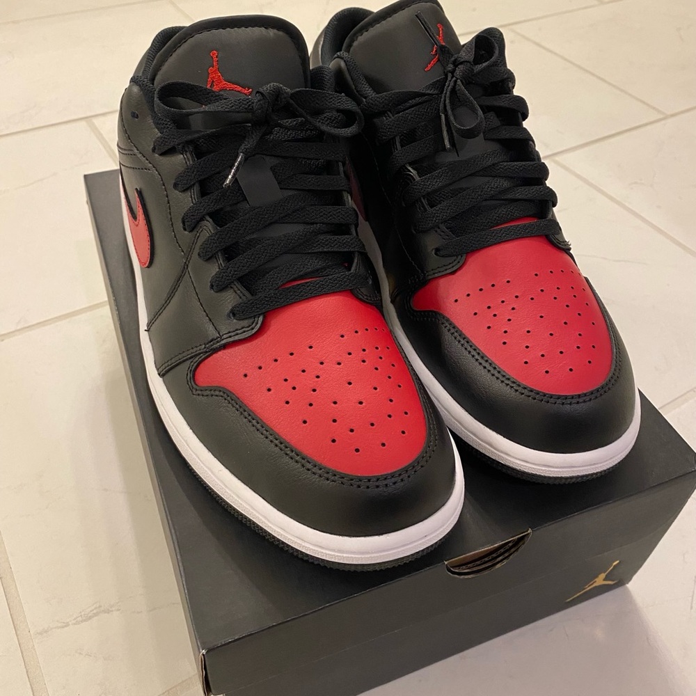 Air Jordan 1 Low (with box)